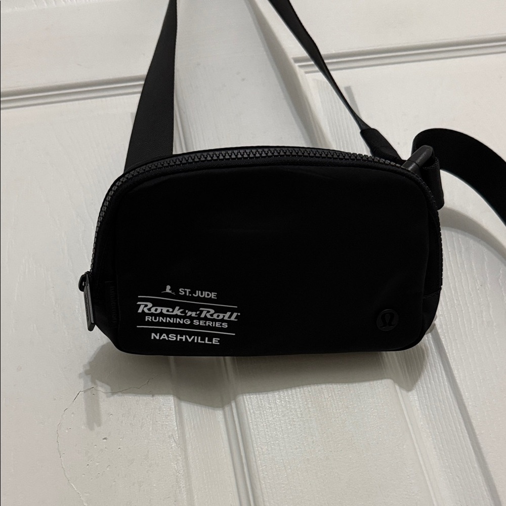 Lululemon athletica Rock ‘n’ Roll Black Belt Bag
